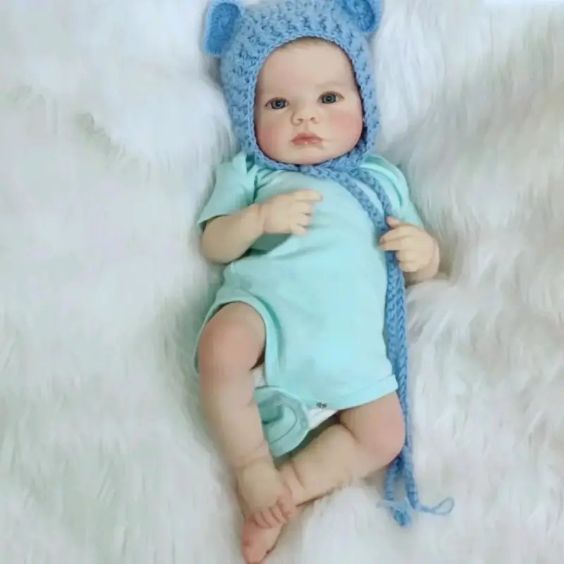 Muñeco reborn realista con gorro azul - 3