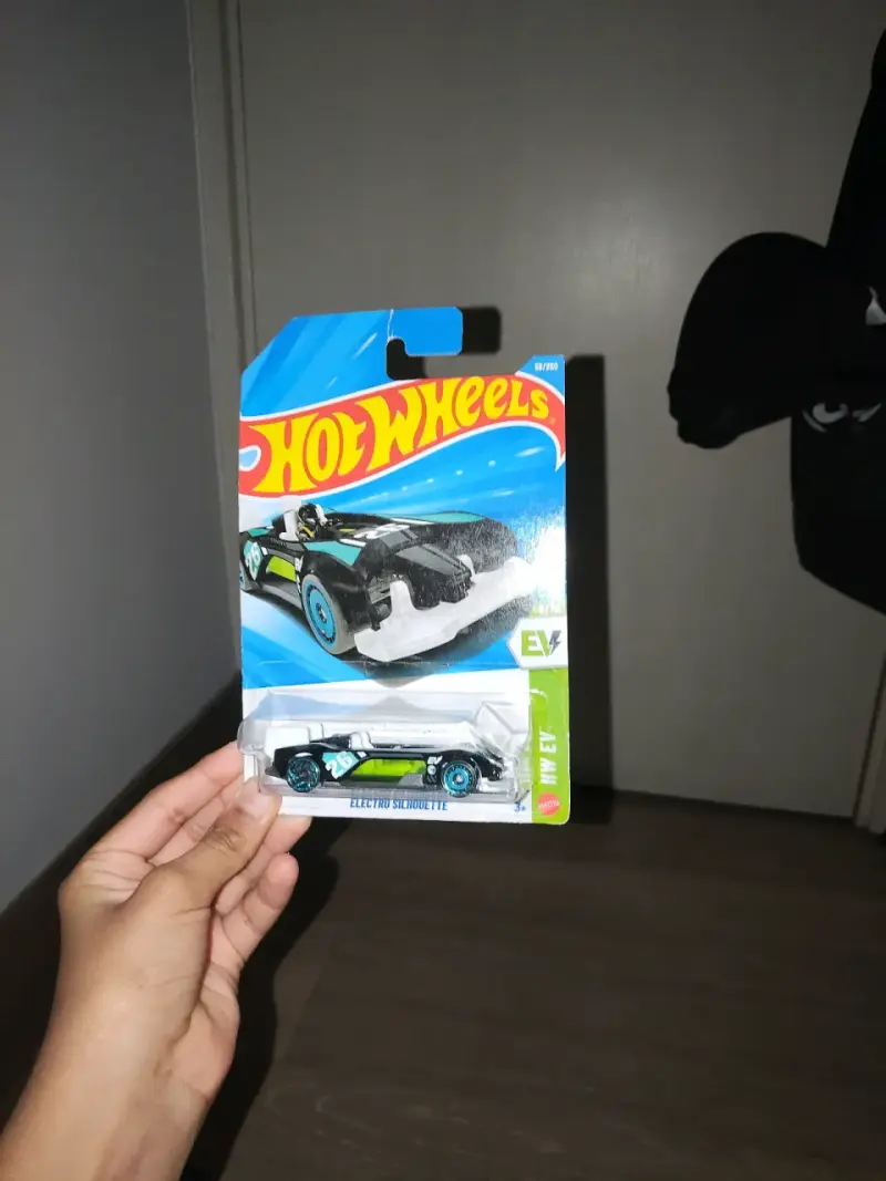 Auto de juguete Hot Wheels dorado - 2