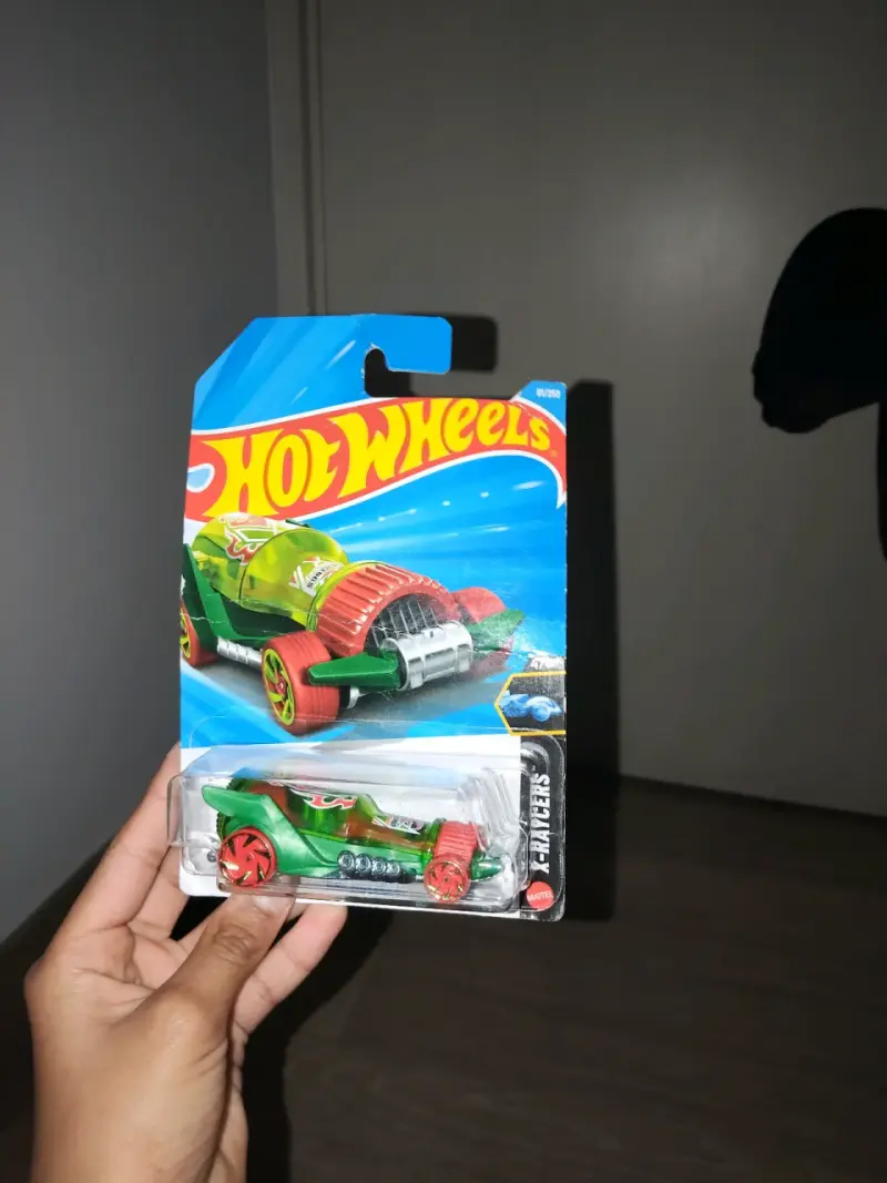 Auto de juguete Hot Wheels dorado - 3