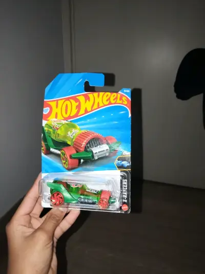 Auto de juguete Hot Wheels dorado - miniatura 3