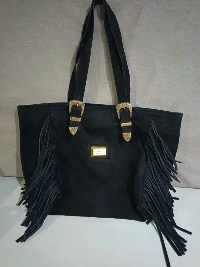 Bolso negro con flecos y detalles dorados - miniatura 2