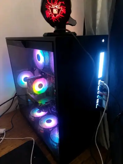 PC Gamer con pantalla y periféricos - miniatura 4