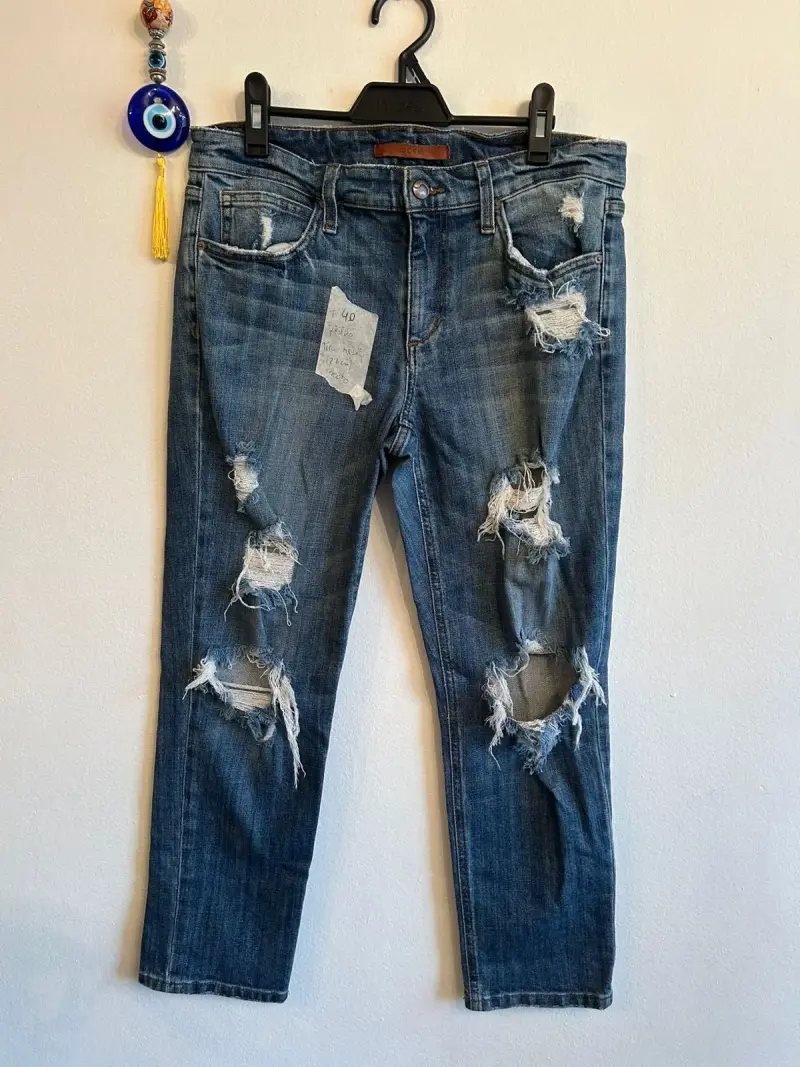 Jeans desgastados de mezclilla azul