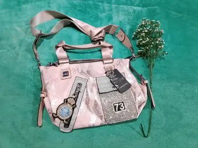 Bolso de hombro rosa con detalles brillantes - miniatura 1