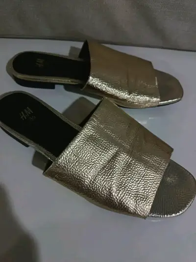 Sandalias doradas H&M talla 36 - miniatura 1