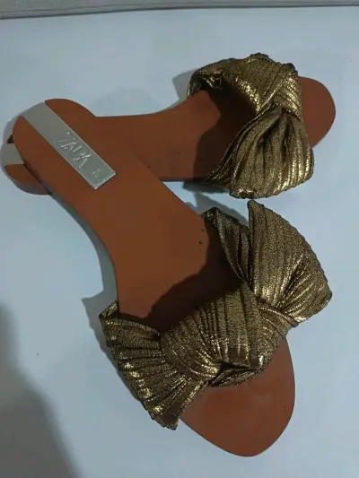 Sandalias doradas Zara con lazo - miniatura 1