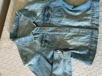 Chaqueta de mezclilla azul claro - miniatura 3
