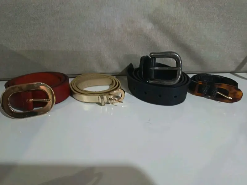 Set de cinturones de cuero variados