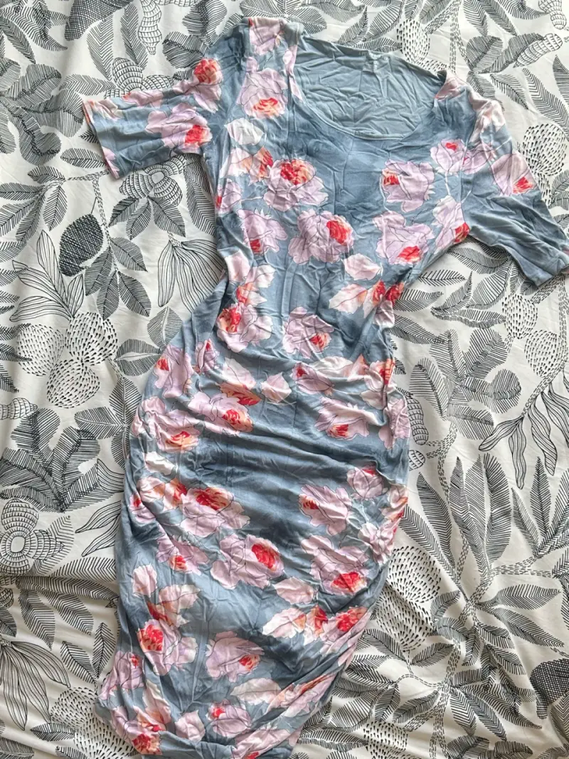 Vestido floral ajustado azul