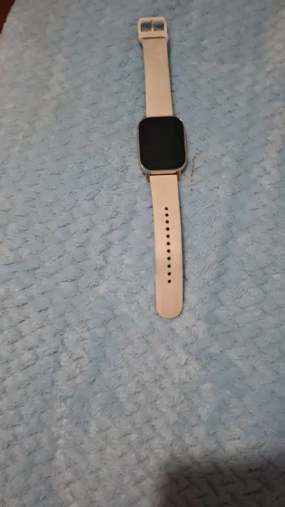 Smartwatch con correa beige - miniatura 1