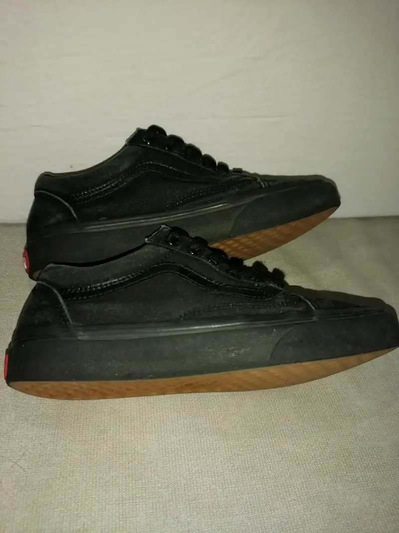 Zapatillas negras de lona estilo casual