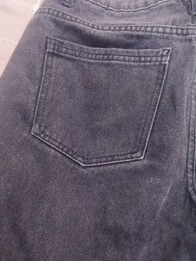 Jeans negros de mezclilla para mujer - miniatura 1