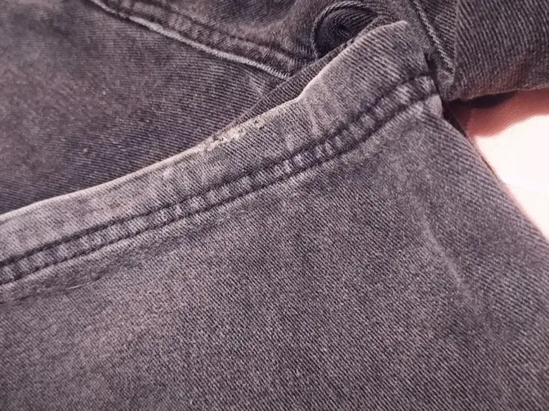 Jeans negros de mezclilla para mujer - 2