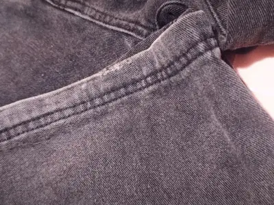 Jeans negros de mezclilla para mujer - miniatura 2