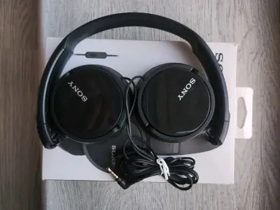 Auriculares Sony con cable y diseño plegable - miniatura 1