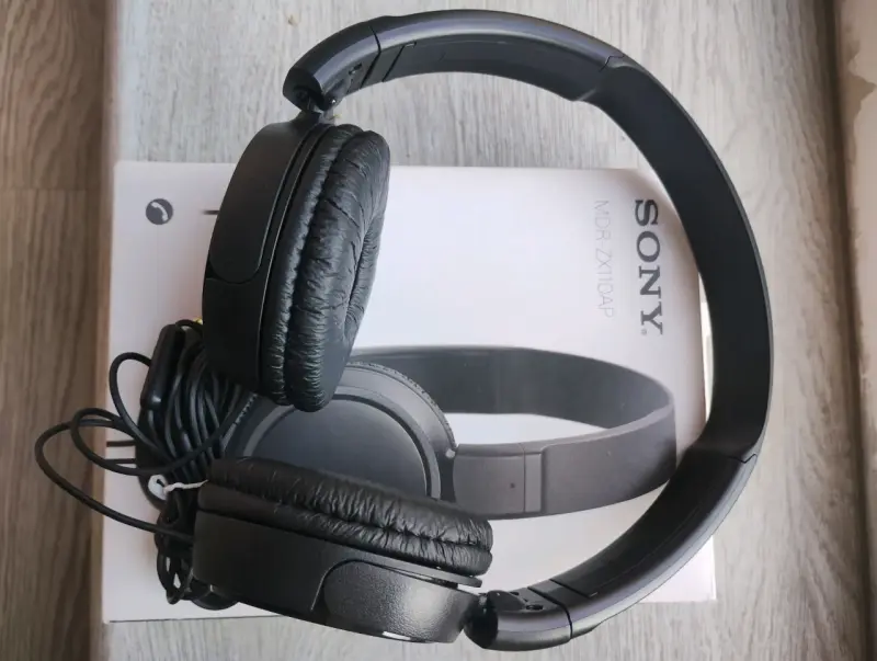Auriculares Sony con cable y diseño plegable - 3
