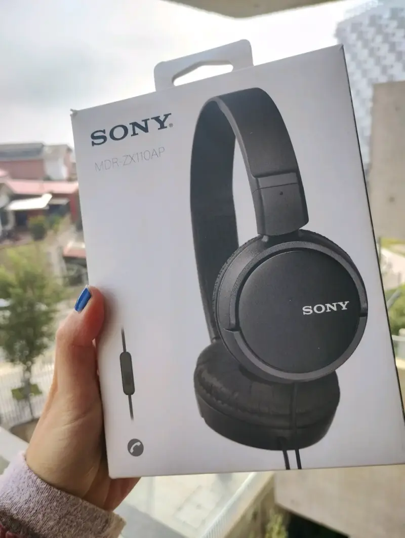 Auriculares Sony con cable y diseño plegable - 4