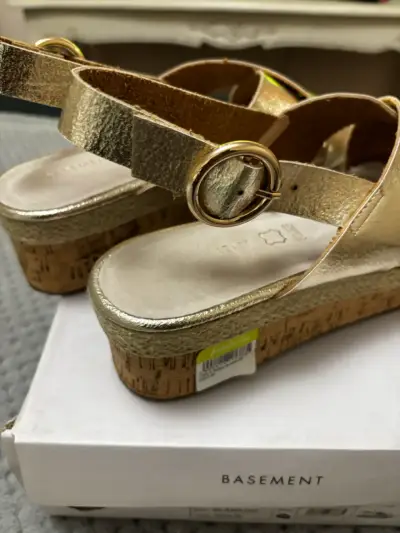 Sandalias doradas Basement - miniatura 2