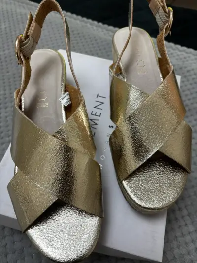 Sandalias doradas Basement - miniatura 3