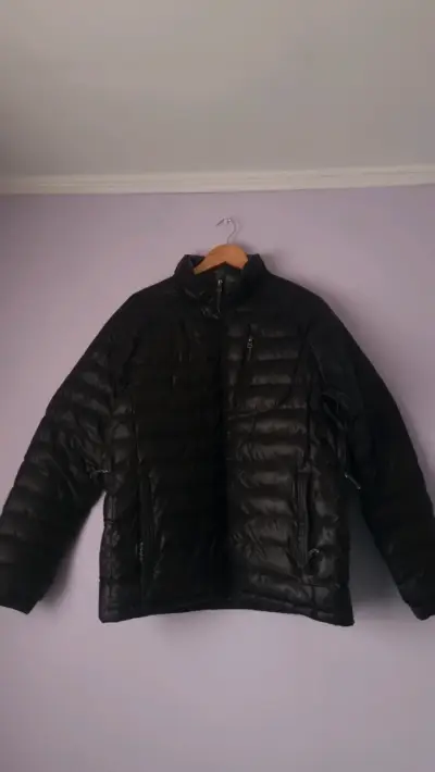 Chaqueta acolchada negra para invierno - miniatura 1