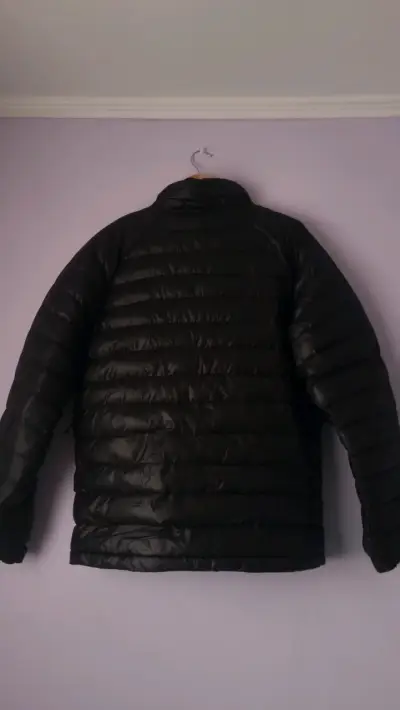 Chaqueta acolchada negra para invierno - miniatura 2
