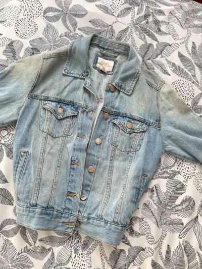 Chaqueta de mezclilla F21 talla S/M - miniatura 2