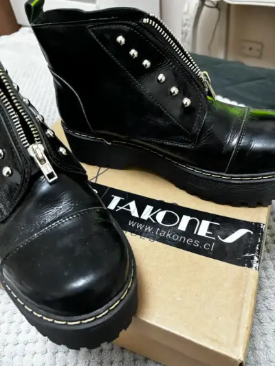 Botines negros con tachas y cierre - miniatura 3