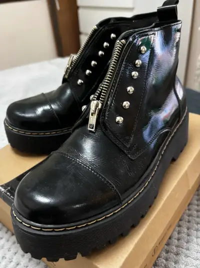 Botines negros con tachas y cierre - miniatura 4