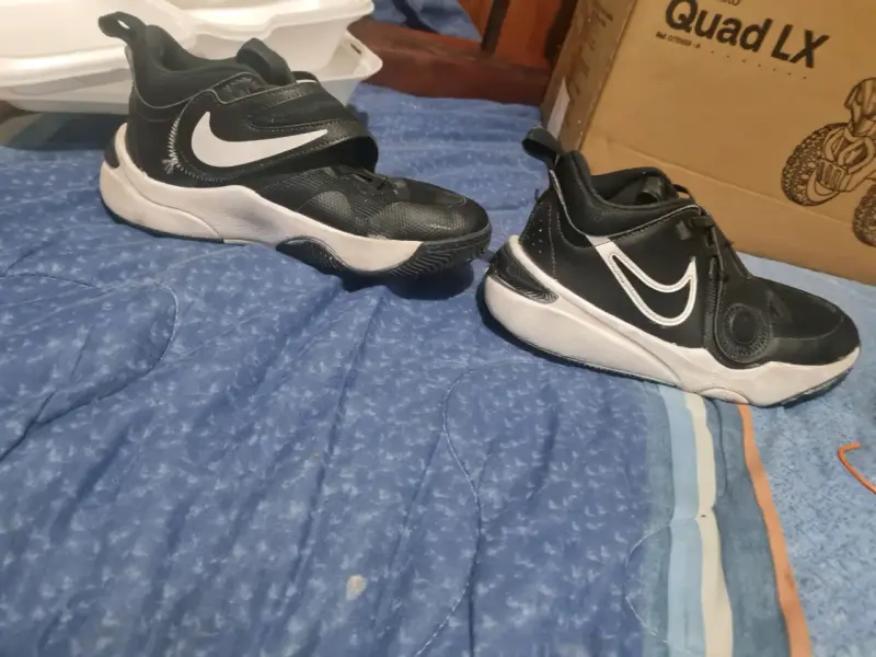 Zapatillas deportivas negras con velcro - 2