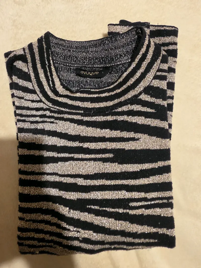 Suéter de rayas negro y beige - 2