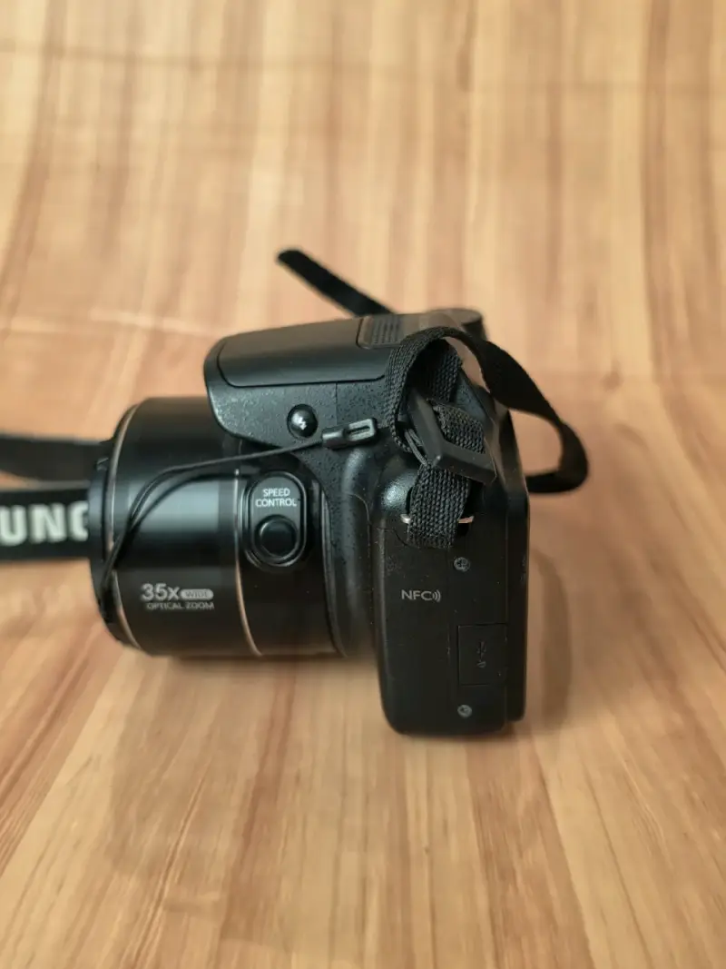 Cámara Samsung con accesorios y estuche - 2