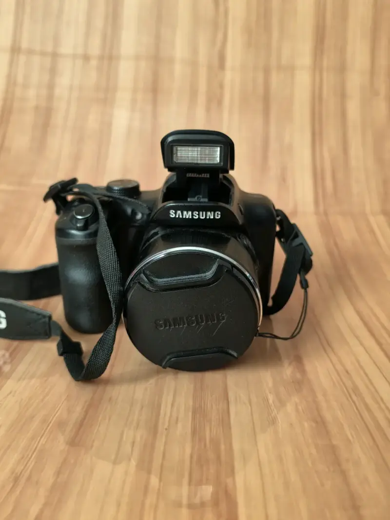 Cámara Samsung con accesorios y estuche - 5