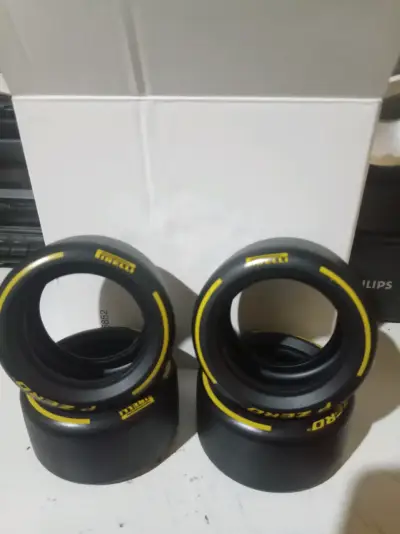 Set de llantas Pirelli P Zero lego 42207 - miniatura 1