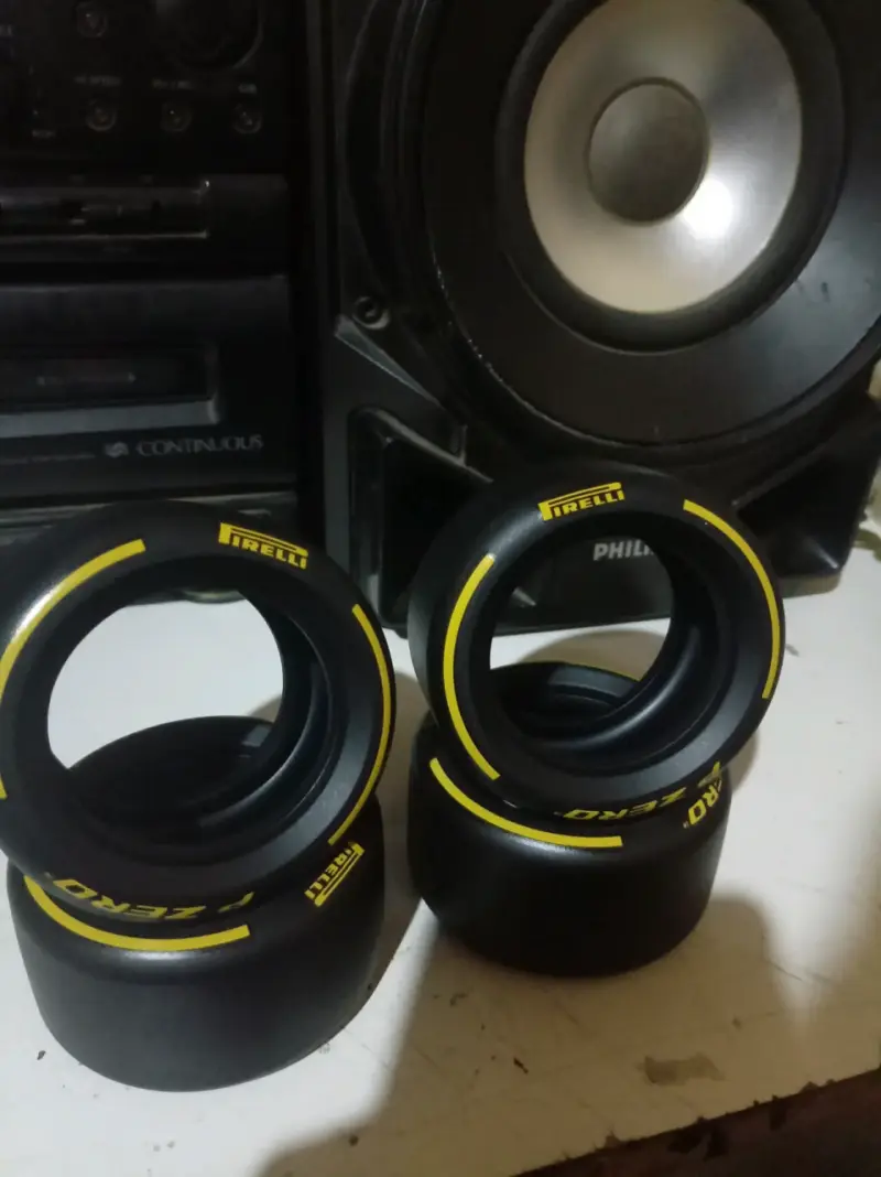 Set de llantas Pirelli P Zero lego 42207 - 3
