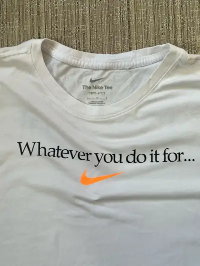 Polera Nike blanca con logo y frase - miniatura 3