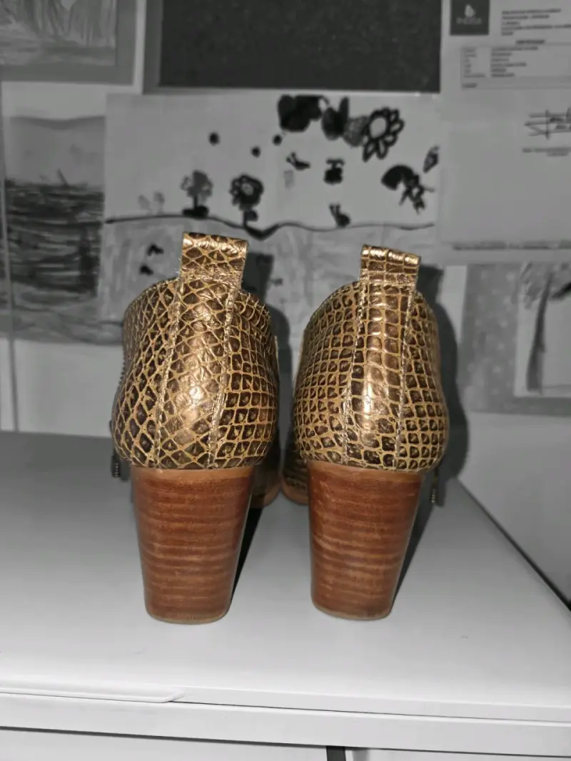 botines burano n°36 – cuero grabado estilo reptil - 4