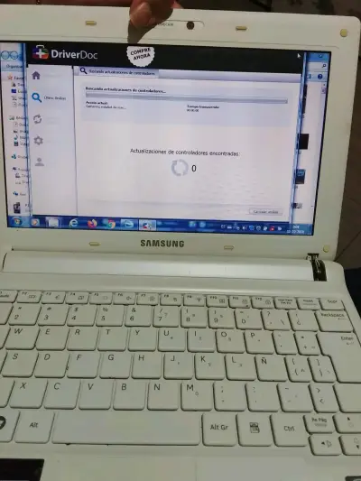 Notebook Samsung blanco con software - miniatura 1