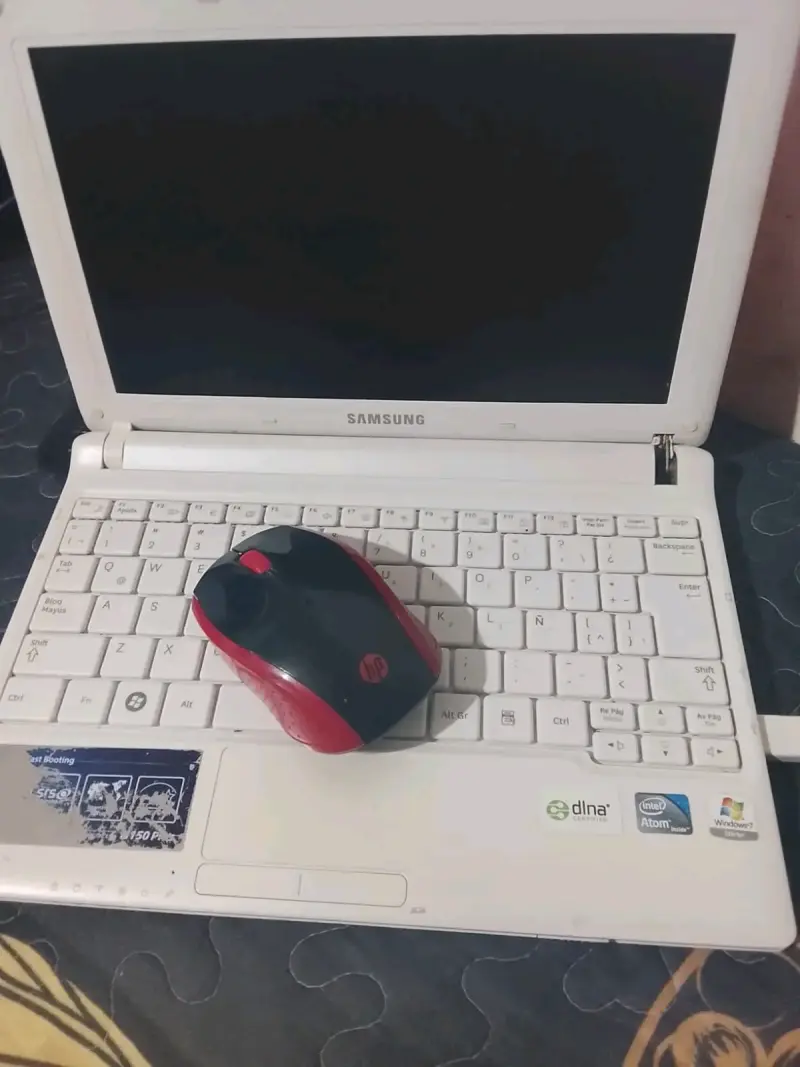 Notebook Samsung blanco con software - 2