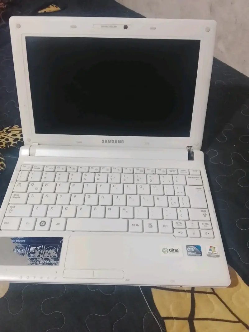 Notebook Samsung blanco con software - 4
