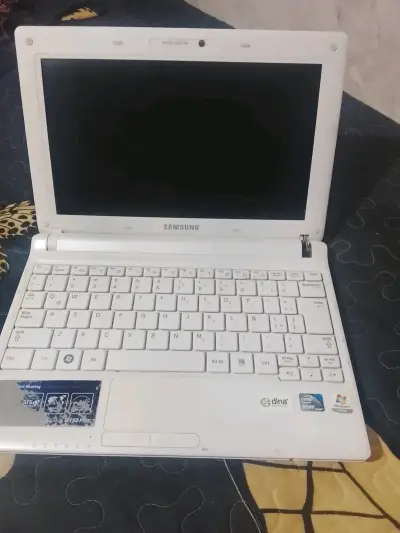 Notebook Samsung blanco con software - miniatura 4