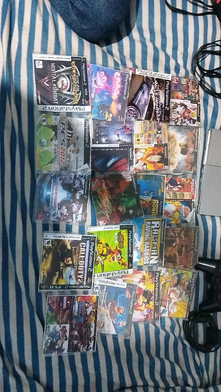Consola PlayStation 2 con juegos y accesorios - 2