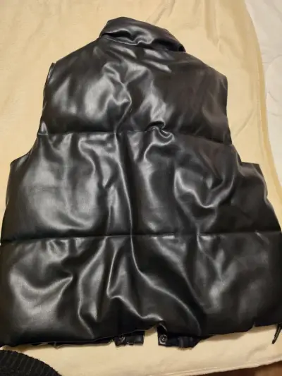 Chaleco acolchado negro para invierno - miniatura 3