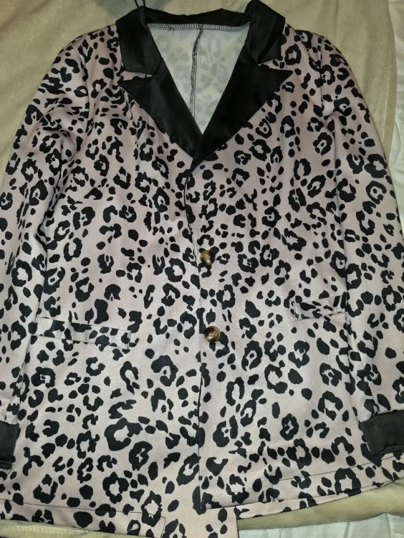 Blazer de leopardo con cuello negro, tela ligera - 3