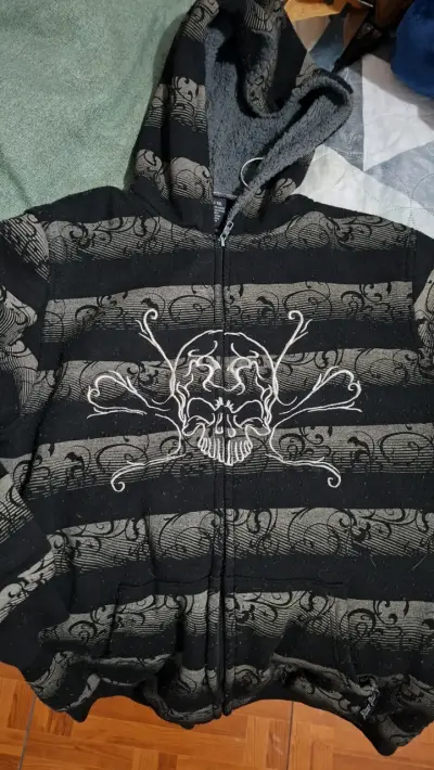 Polerón vintage con capucha diseño calavera - miniatura 1