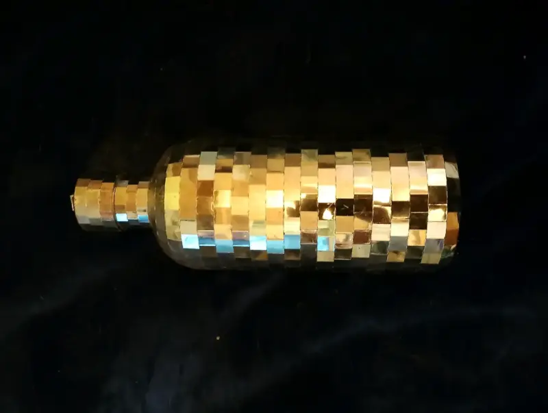 Botella decorativa dorada - 1