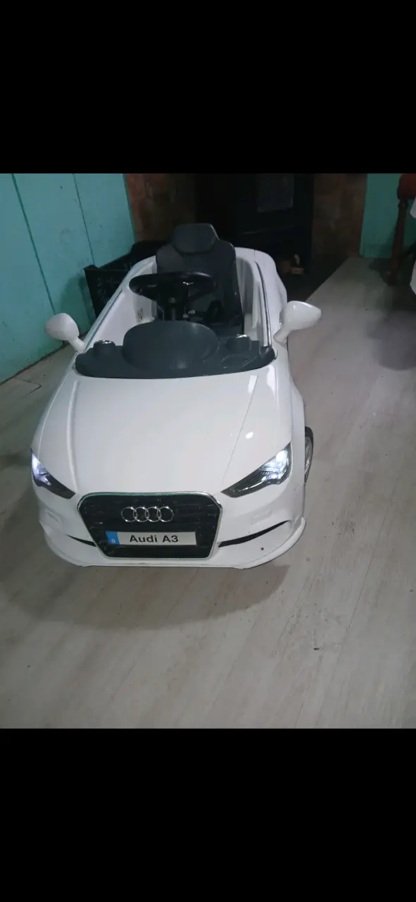 Auto a batería Audi blanco para niños - 3