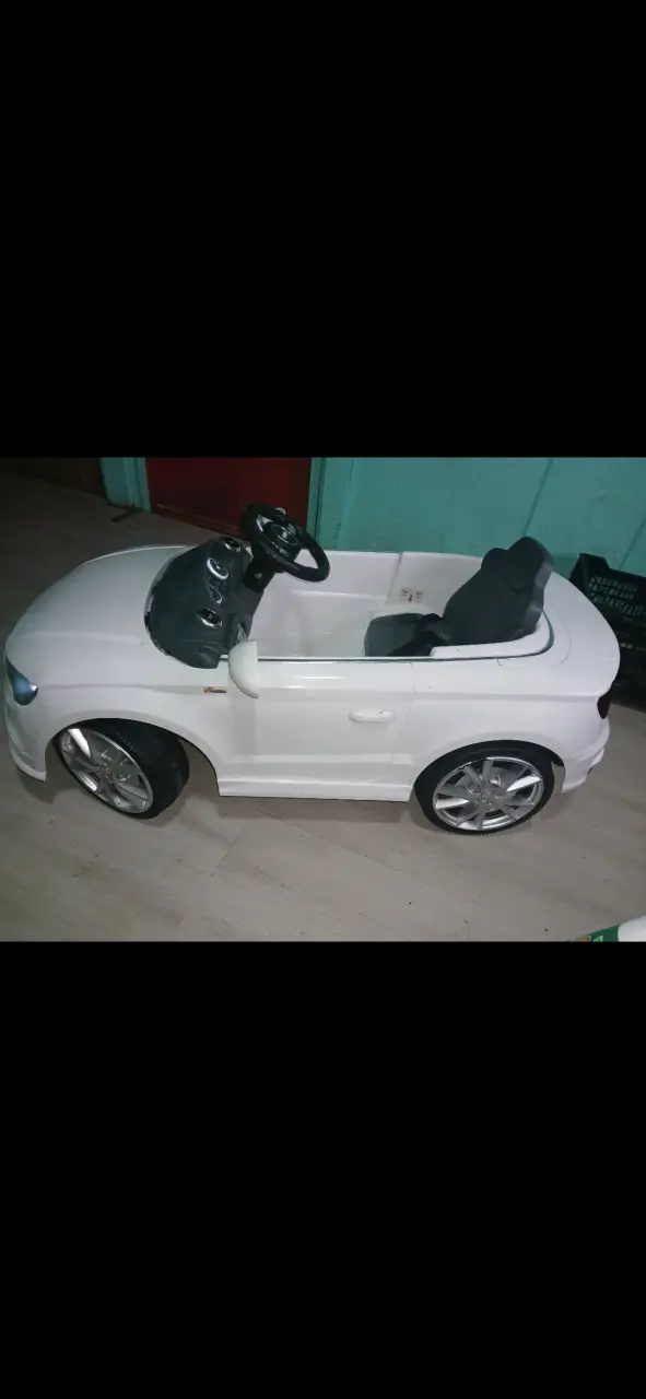 Auto a batería Audi blanco para niños - 5