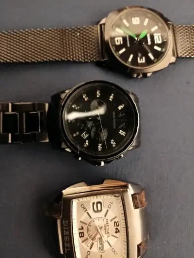 Lote de tres relojes de pulsera - miniatura 1