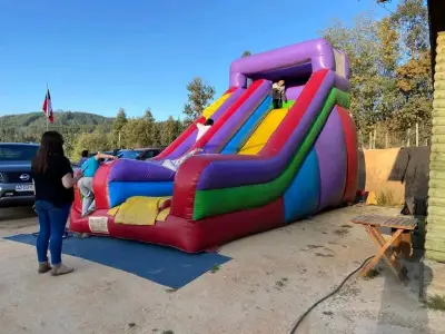 Tobogán inflable multicolor para niños - miniatura 1