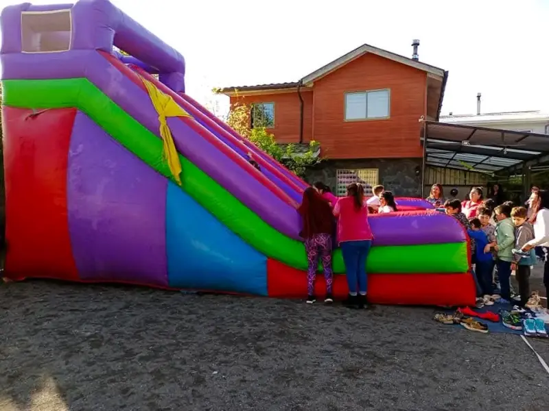 Tobogán inflable multicolor para niños - 2